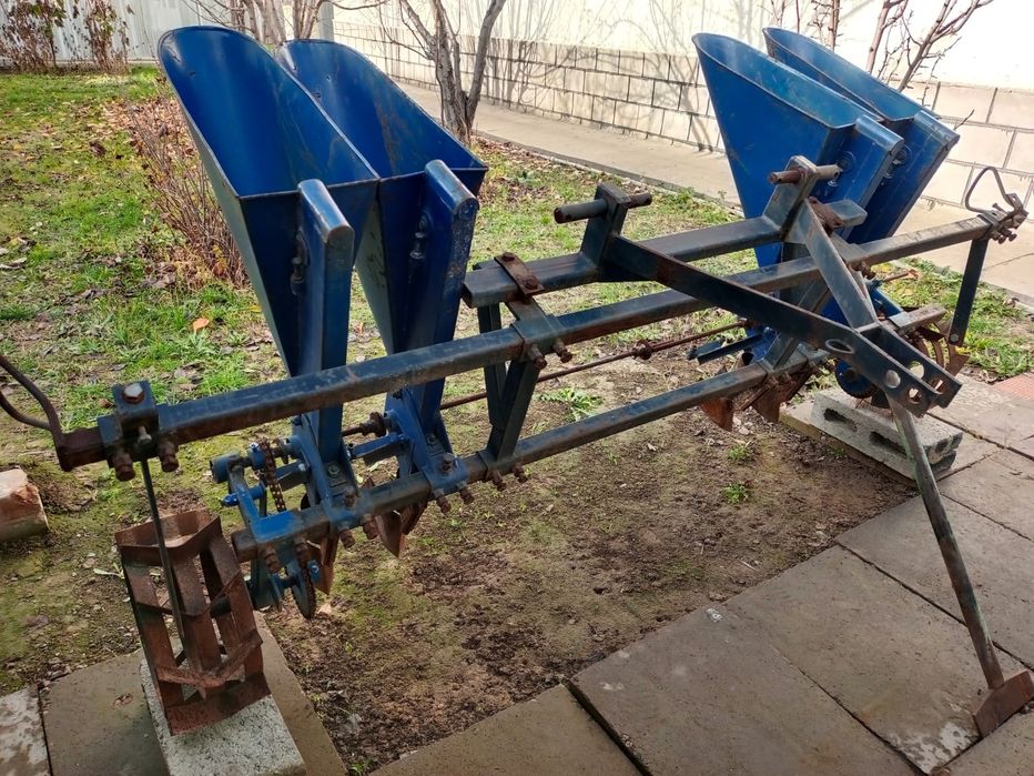 Продам чеснокосажалку