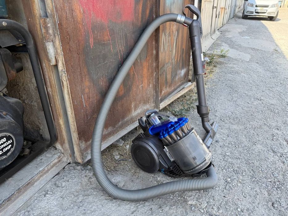 Dyson ds22 пылесос 1100ватт,мощность всасывания 200вт