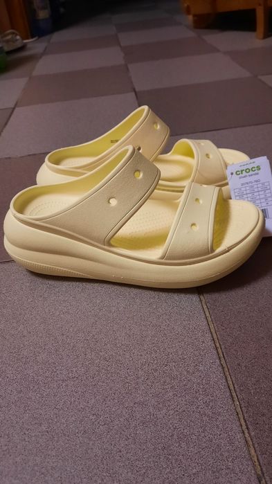 Papuci Crocs cu talpa înalta