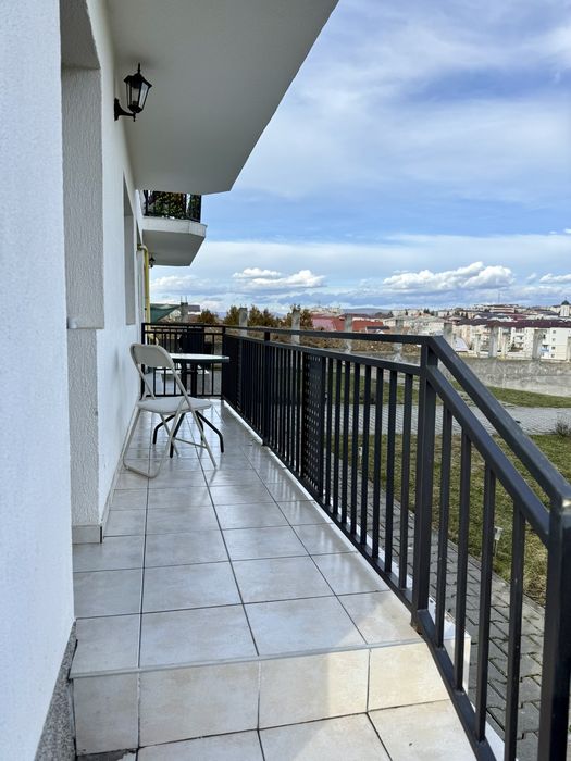 Apartament 3 camere, mobilat, parter + curte proprie de 90 mp