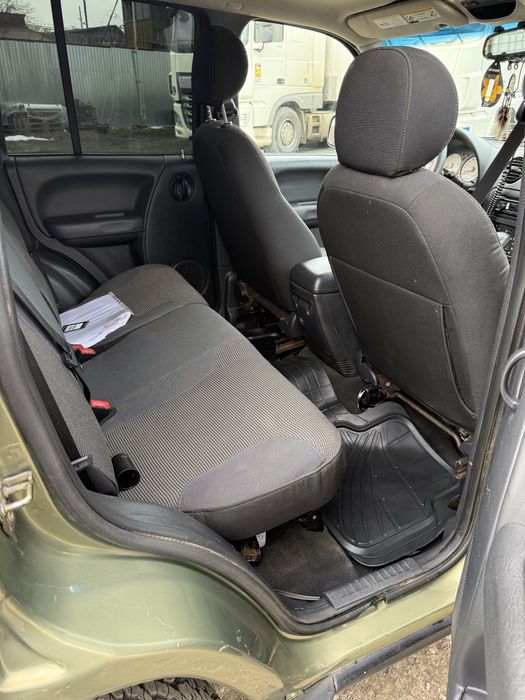 Vand sau schimb Jeep Cherokee 2.8