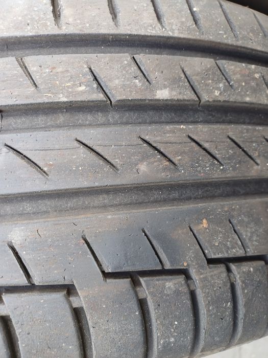 Гуми 235/55/18 Континентал