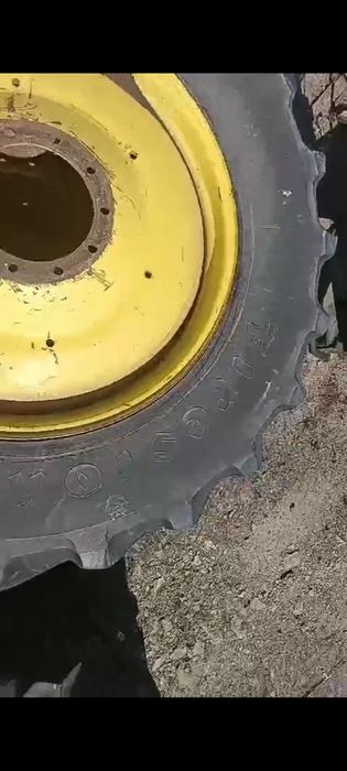 Продаже шины джондир с дисками 9420