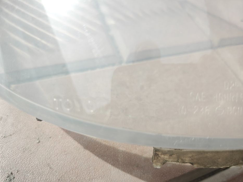 Lexsus gs 300 стекла фар оригинал