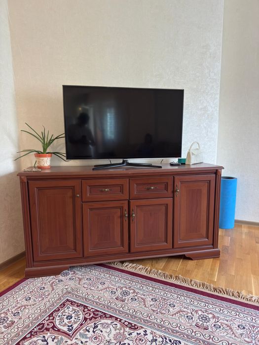 Стол гостинный