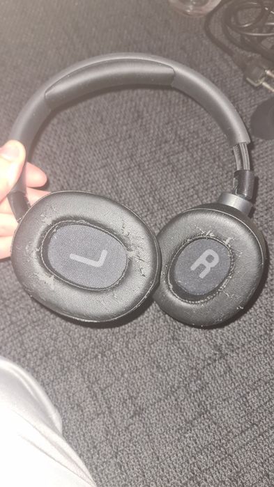 Vand casti jbl in stare buna, abea au fost folosite