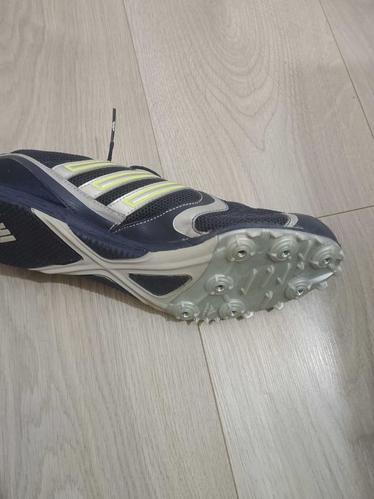Ghete fotbal Adidas noi Nr 42 preț 25 lei