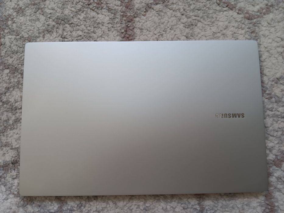 Laptop Samsung Galaxy Book Pro ultraportabil Amoled culori vibrante 16 GB Ram SSD 512GB/ 1TB