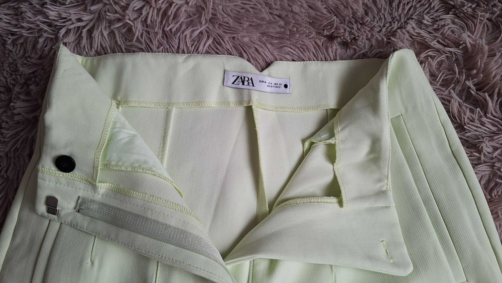 Продавам зелен панталон