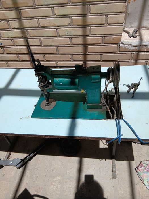 Тикув машинка сотилади