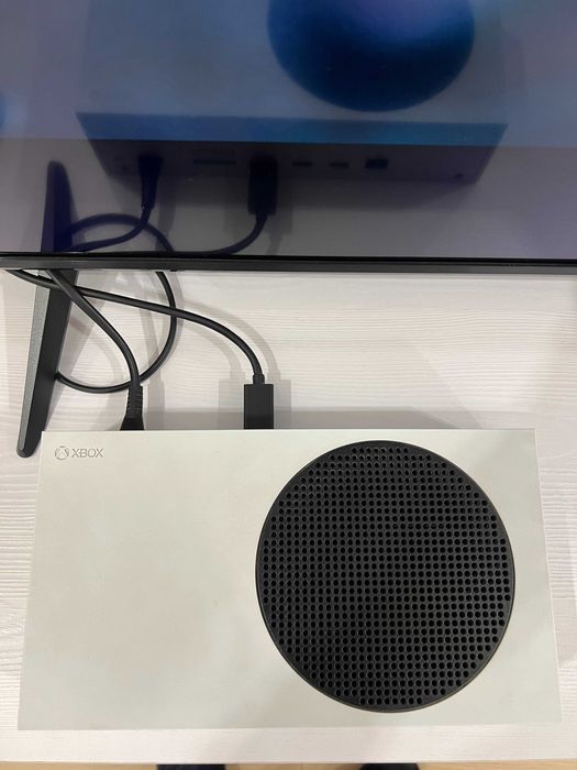 Продам Xbox Series S 512GB 2геймпада полный комплект