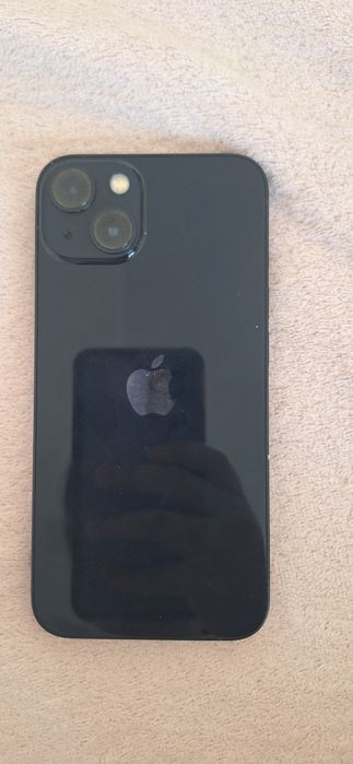 iPhone 13 cu încărcător