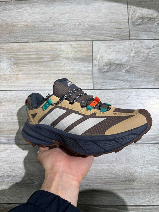 Кроссовки Adidas Terrex Freehiker.