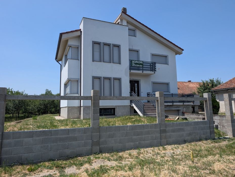 Casa noua cu demisol
