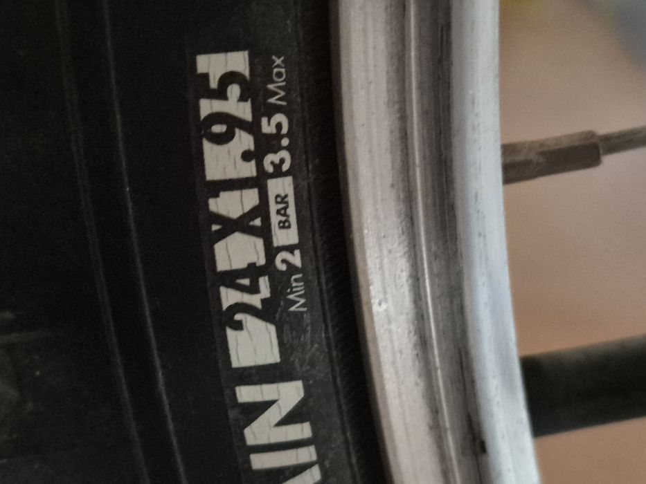 Vând bicicleta Rockrider ST100 24inch