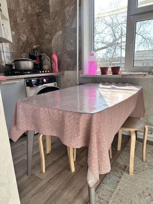 Стол совершенно новый, есть торг