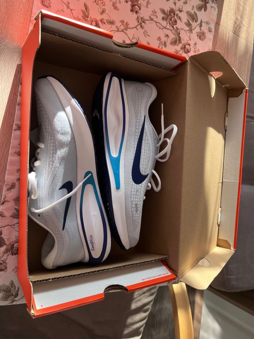 Чисто нови маратонки Найк