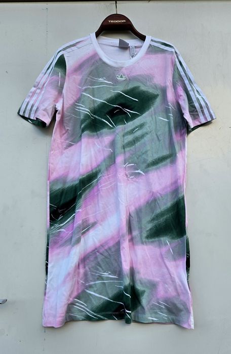 Adidas оригинална дамска рокля нова Л размер