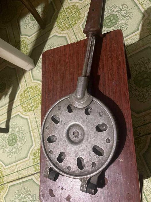 Разная посуда,кастрюли,мяморубка