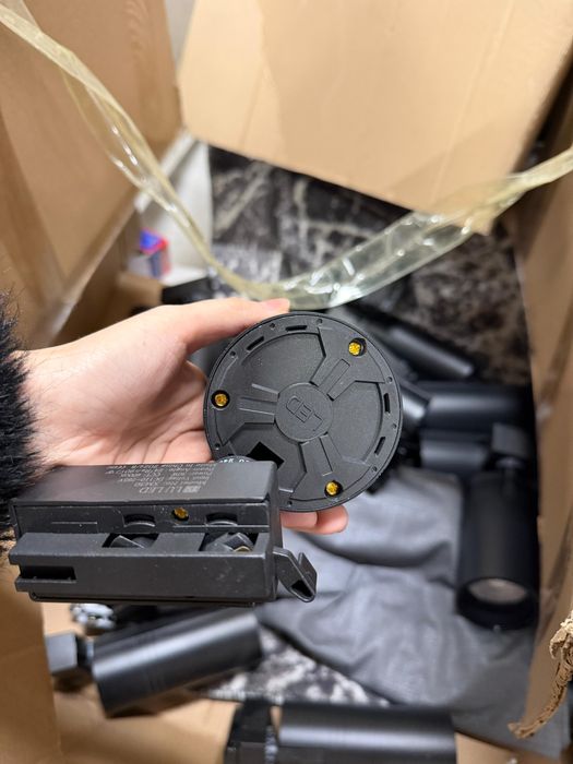 Продам абсолютно новые споты