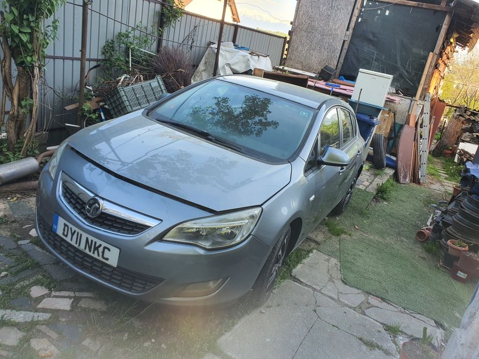 Opel Astra J 2013  benzină