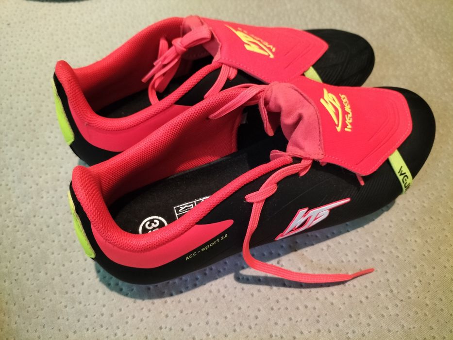 Vând urgent ghete fotbal