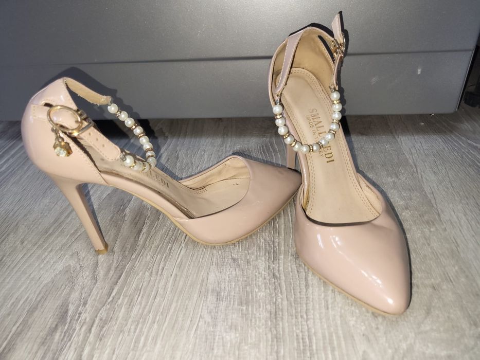 Женская обувь за 2000