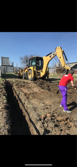 Inchiriez miniexcavator si buldoexcavator cu picon