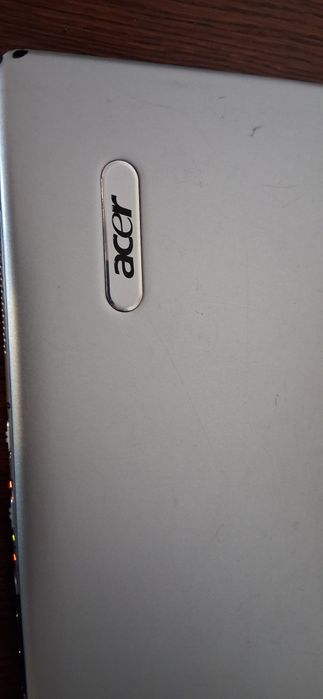 Laptop marca Acer, gri