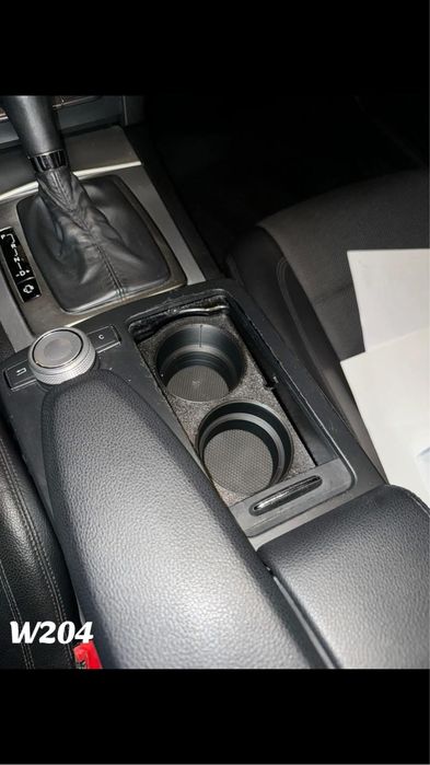 Поставка за чаши за Mercedes w203,w204,w218 и w221