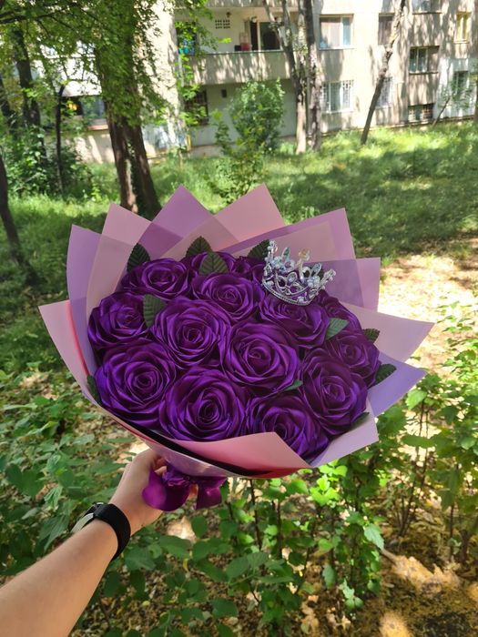 Buchete trandafiri din satin