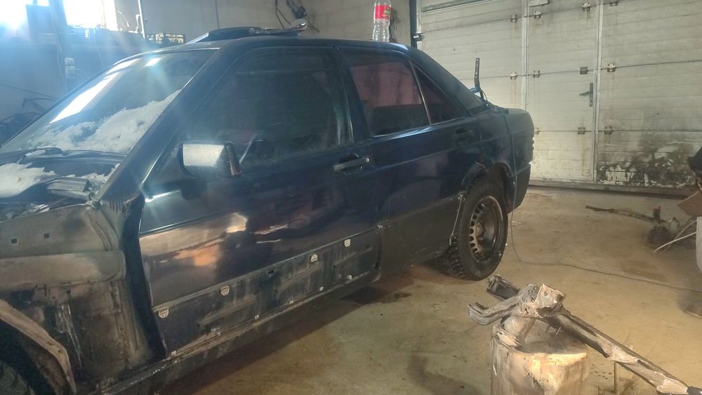 Мерседес 190 по запчастям продаётся