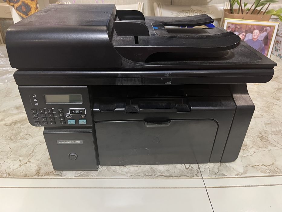 Продам принтер Hp laserjet M1212
