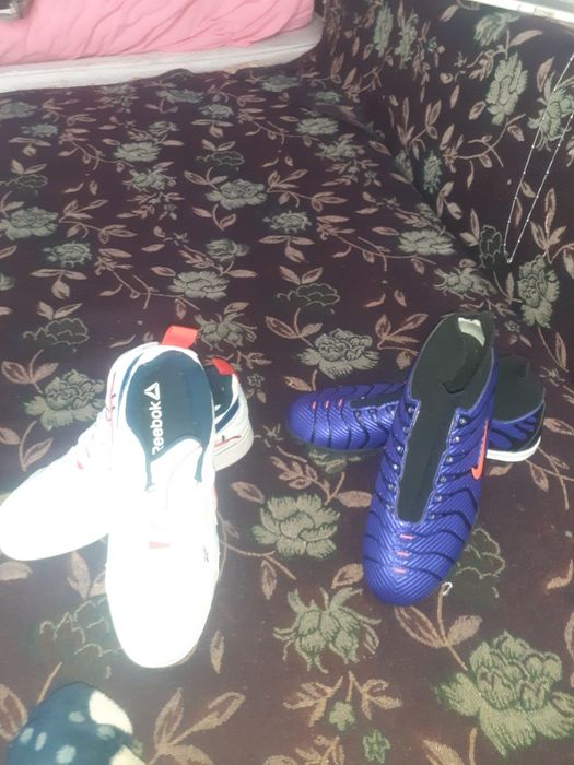 Продам  бутсы и кроссовки