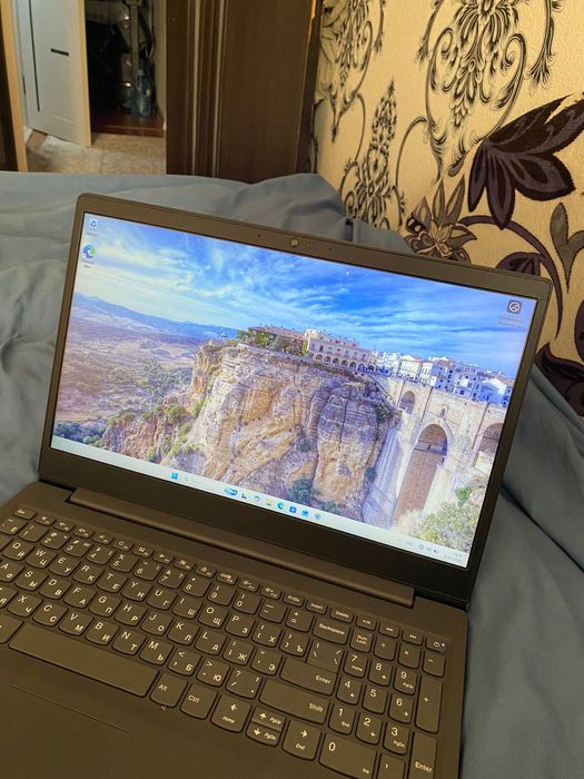 Продам Lenovo V15-IIL