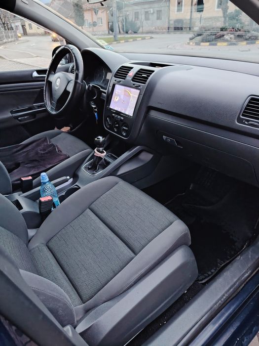 Vând Golf 5 - 1700  de euro,preț negociabil