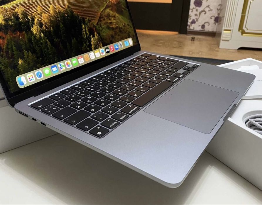 Продам Macbook air 13 m2 2022