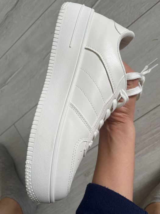 Кроссовки белые женские