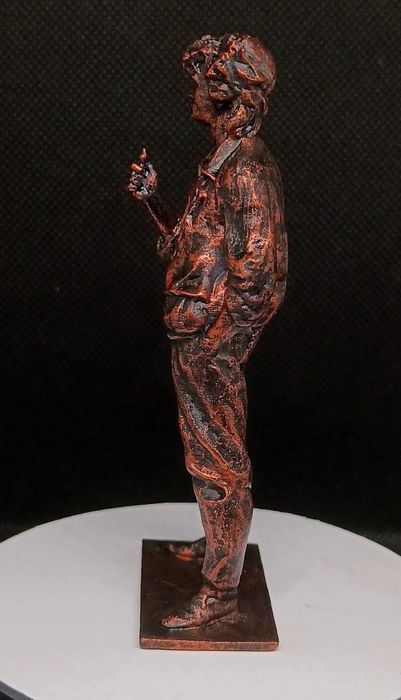 Статуэтка Виктора Цоя