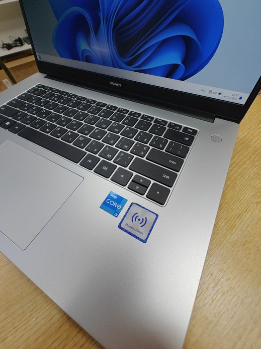 Ноутбук Huawei MateBook | Core i3 | 8/256