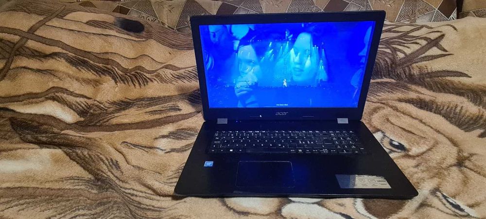 Laptop Acer de 17: cu procesor Celeron N4000,SSD de 250 Gb,4 Gb RAM,stare buna