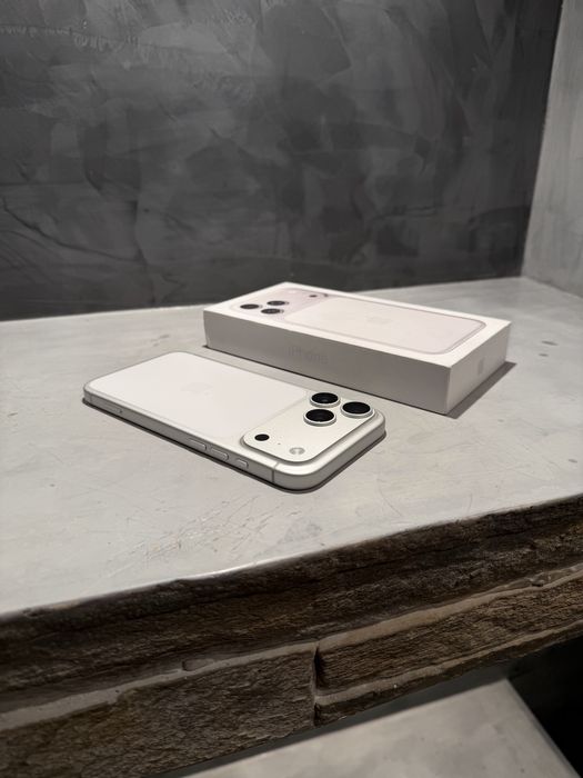 КАТО ЧИСТО НОВ Iphone 17 Pro Max Silver