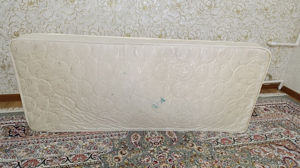 Продам матрас 190х80х18  б/у чистый