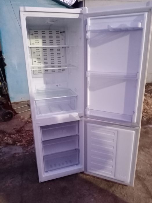 Продам рабочий, холодильник