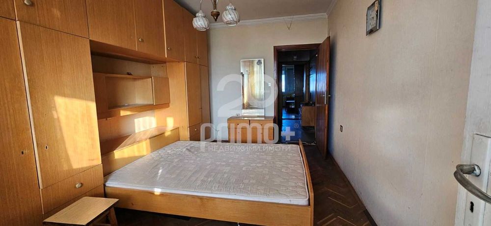 Апартамент с възможност за три спални