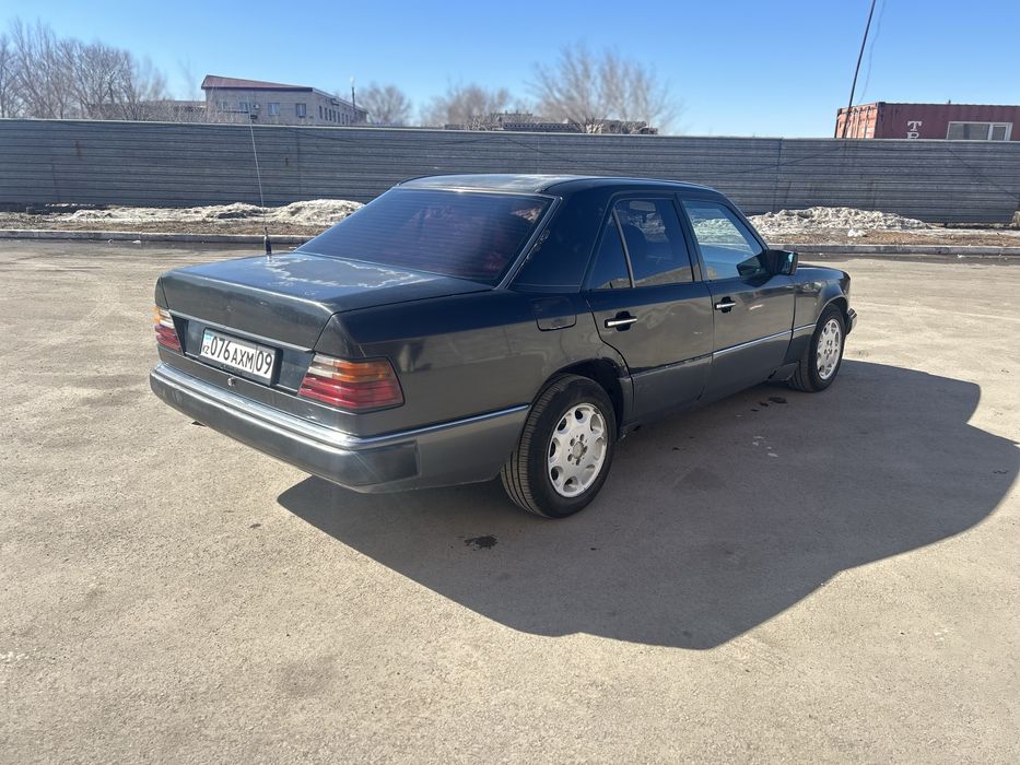 Mersedes-benz e200 (124)