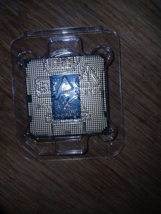 Vand procesor i5 10400f