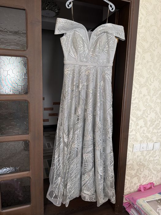 Платье вечернее.