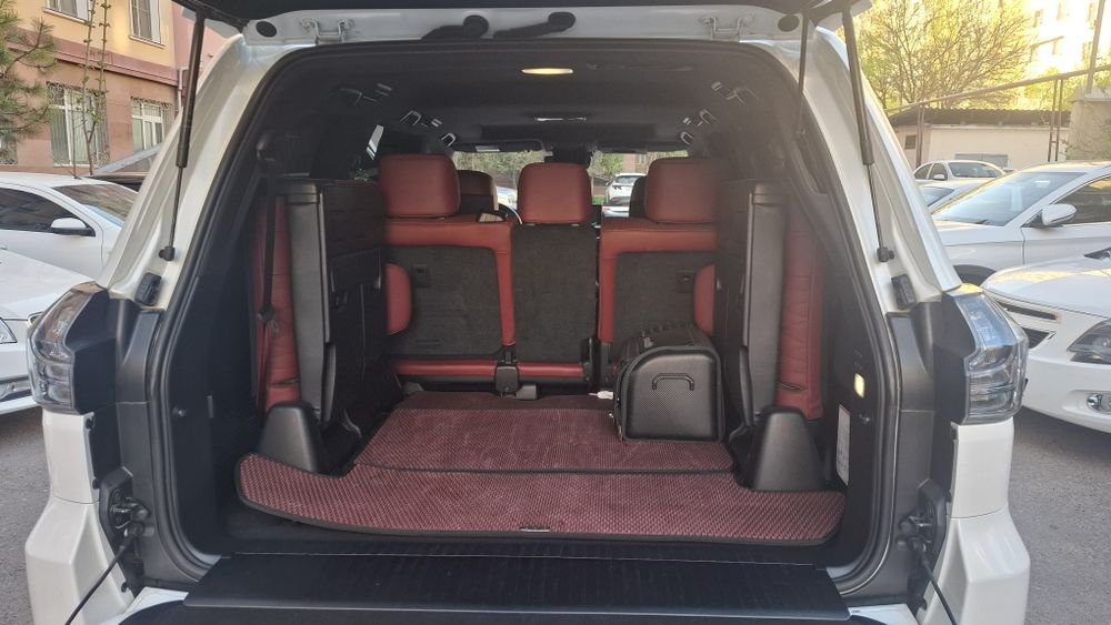 Lexus LX 570  Kuro Black Edition