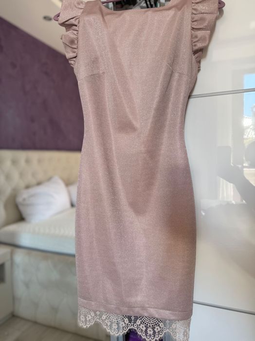 Елегантна розова рокля